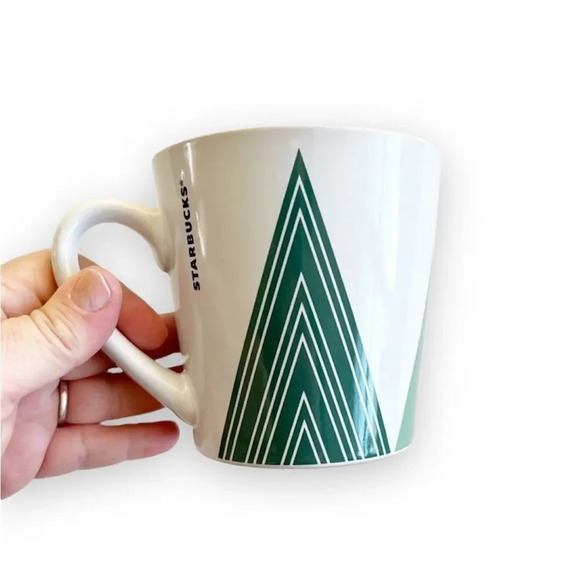 Starbucks 12 oz Christmas Mug Christmas Tree Graphic‎ Coffee Tea Seattle Holiday - Picture 1 of 6